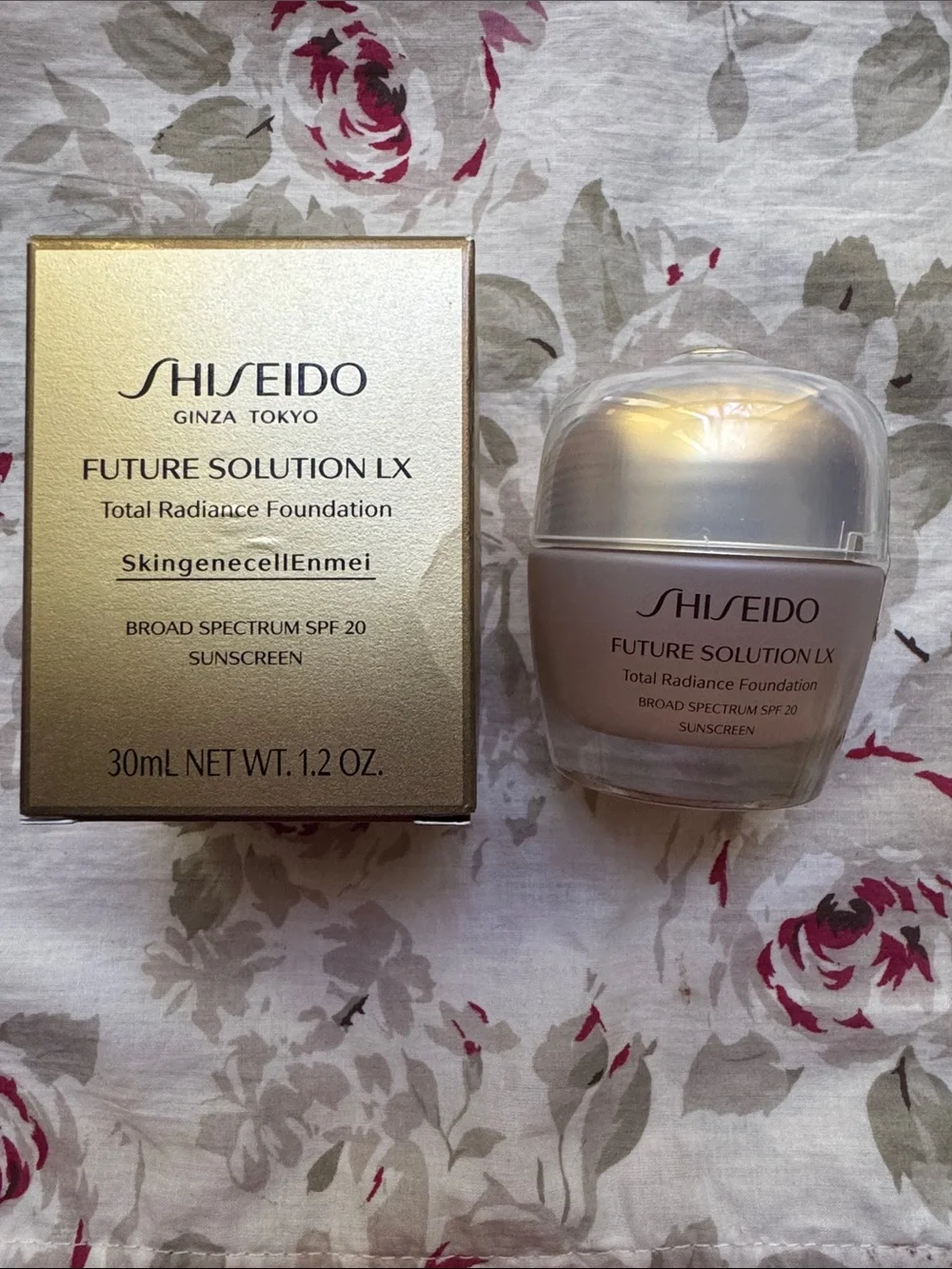 Shiseido Future Solution LX Total Radiance Foundation - Neural 4 - Picture 1 of 5